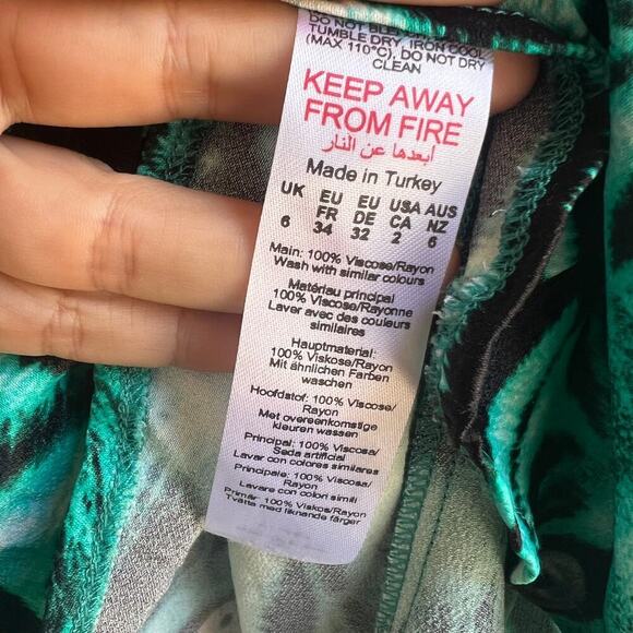 Karen Millen Turquoise Black Tiger Satin Tunic Top Size US 2 - Picture 8 of 8